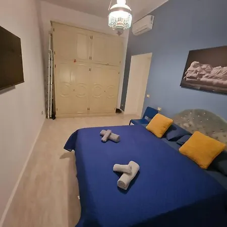 Pastel Blue House X 5 People In Corso Above Metro Montesanto * Neapol