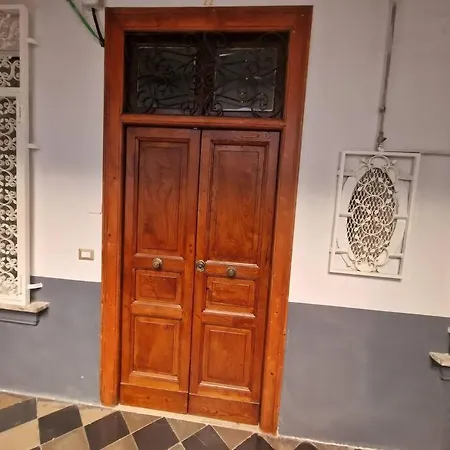 Pastel Blue House X 5 People In Corso Above Metro Montesanto *