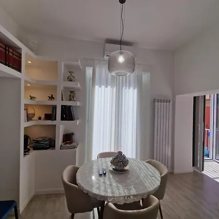 Pastel Blue House X 5 People In Corso Above Metro Montesanto * Neapol