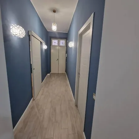 Pastel Blue House X 5 People In Corso Above Metro Montesanto Neapol