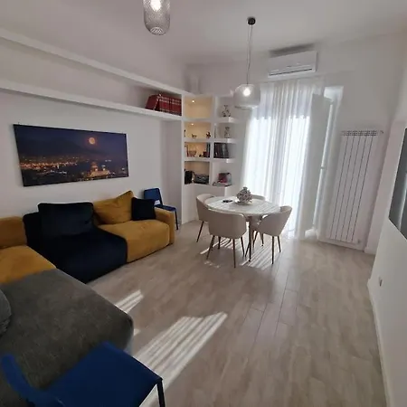 Pastel Blue House X 5 People In Corso Above Metro Montesanto * Neapol