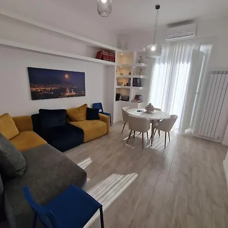 Pastel Blue House X 5 People In Corso Above Metro Montesanto